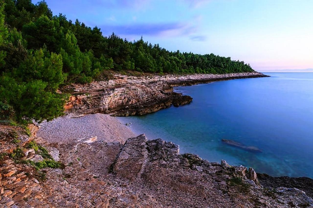 Holiday Home Zora: Family Retreat Near Kamenjak Nature Park Premantura Exterior photo