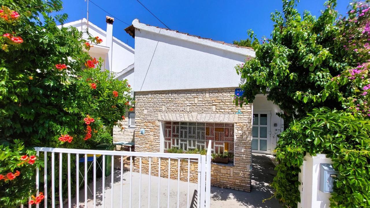 Holiday Home Zora: Family Retreat Near Kamenjak Nature Park Premantura Exterior photo